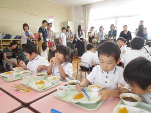 以上児食事の様子