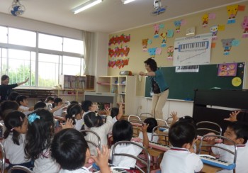 右手でジャンケンポン! 右手でジャンケンポン!