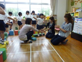 わ~い、ピョン!楽しい! わ~い、ピョン!楽しい!