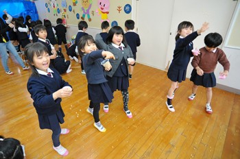 「おには~そと~!」 「おには~そと~!」