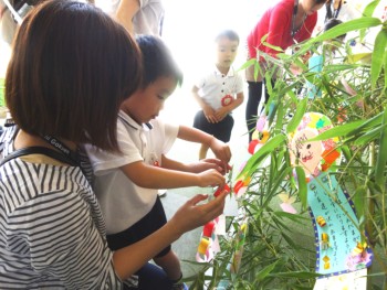 お家の方と一緒に飾りました。 お家の方と一緒に飾りました。