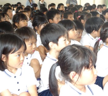 先生のお話を真剣に聞きました。 先生のお話を真剣に聞きました。