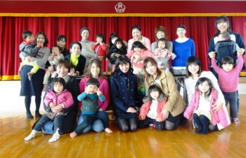 小島先生を囲んで記念撮影 小島先生を囲んで記念撮影