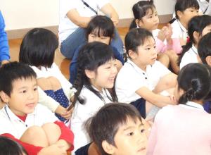 大好きな曲を聴いて笑顔 大好きな曲を聴いて笑顔