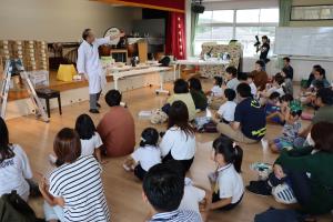 どんな実験かな? どんな実験かな?
