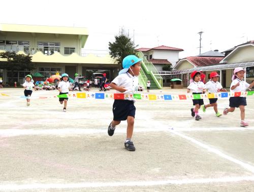 ゴールを目指して走ろう! 年少組 ゴールを目指して走ろう! 年少組