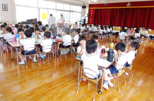 広い部屋で一緒に 広い部屋で一緒に