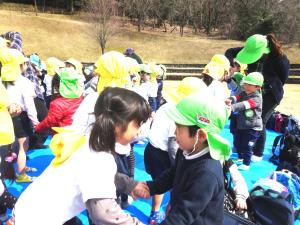 目の高さを合わせて 目の高さを合わせて