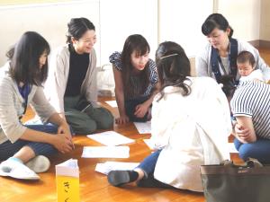 クラスのお母様同士で打ち合わせ クラスのお母様同士で打ち合わせ